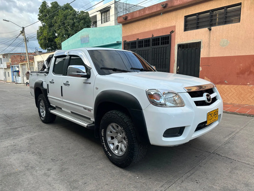 Mazda Bt-50 2.5 4x4 Diésel Mecánica Full Equipo