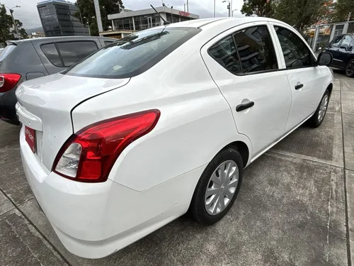 Nissan Versa Drive 2020