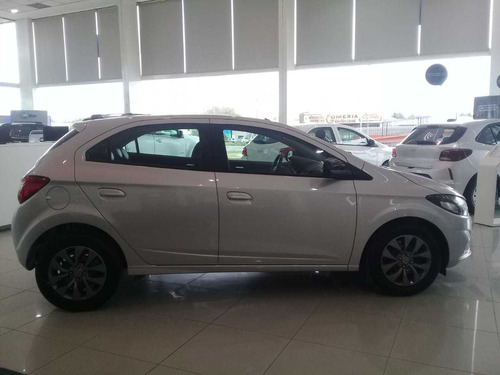 Imagen 8 de 16 de Chevrolet Onix 1.4 Black Edition 1.4 Manual 2022