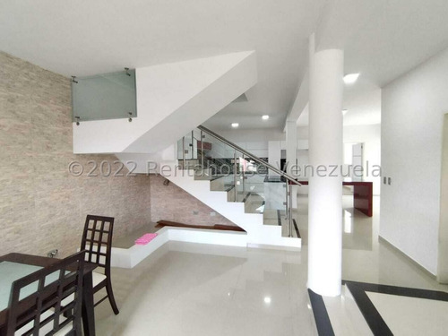 Casa En Venta En La Mora, Cabudare - @rentahouse.centrooccidente