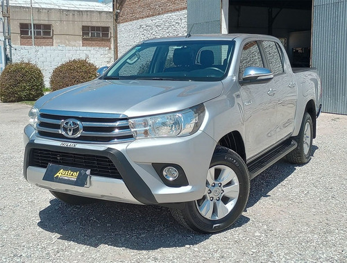 Imagen 2 de 19 de Toyota Hilux 2.8 Srv 4x4 Aut. 2016