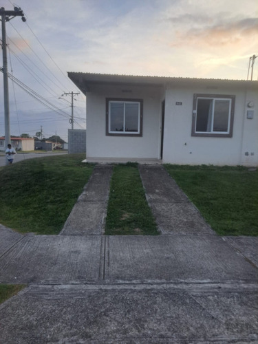 Alquiler De Casa De 2 Recamaras Y 1 Baño