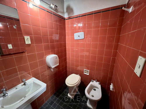 Venta Oficina Ciudad Vieja Buen Metraje Orientacion Norte 91m2 Edificados