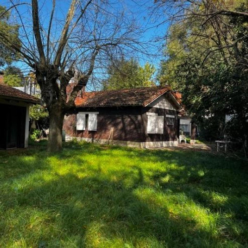 Casa En Venta - 2 Dormitorios 1 Baño - 1.280mts2 - Villa Elisa, La Plata