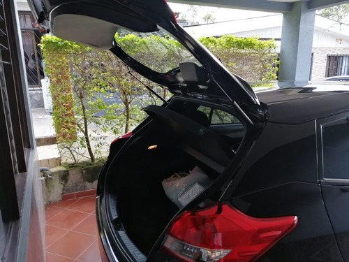 Imagen 5 de 11 de Toyota Yaris E 2018 Hatchback