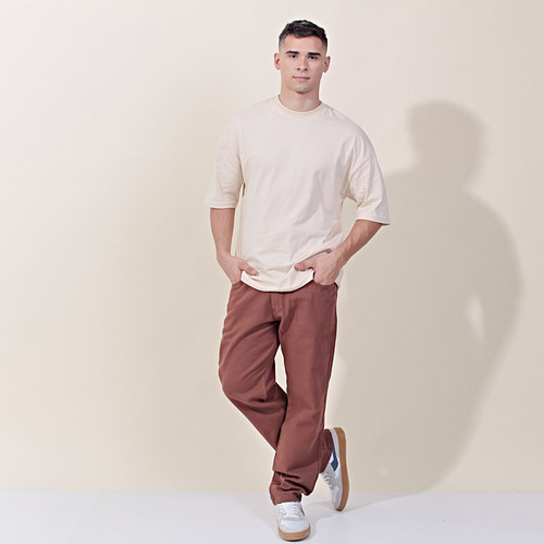 Remera Oversized Y Pantalon Gabardina Recto Hombre Ybr Jeans