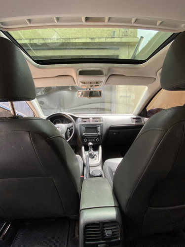 Imagen 4 de 8 de Volkswagen Vento 2011 2.0 Luxury I 140cv