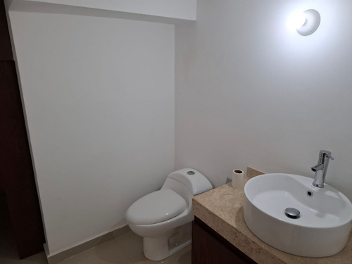 Casa En Venta En El Fracc Lomas De La Rioja