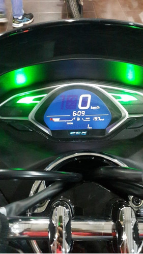 Imagen 5 de 22 de Honda Pcx 150 Linea Nueva 2021