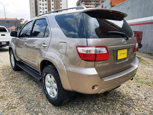 Imagen 6 de 11 de Toyota Fortuner Sr 2011 V6 4x4 Automático
