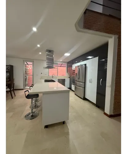 Casa Envigado Con Piscina Privada- 3alcobas-estudio- Área Total 397mt2