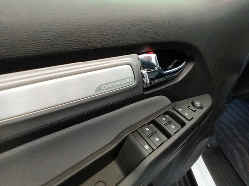 Imagen 12 de 23 de Chevrolet S10 4x4 At 2023 Mr