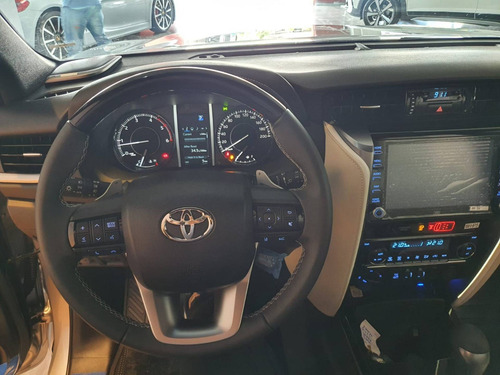 Imagem 10 de 14 de Toyota Hilux Sw4 2.8 D-4d Turbo Diesel Diamond 7l 4x4