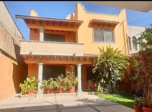 Casas en Venta en Los Tulipanes, Cuernavaca | Metros Cúbicos