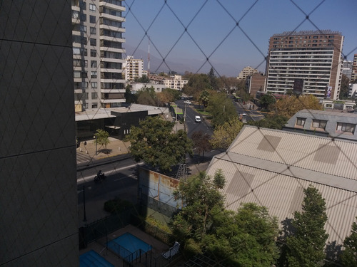 A Pasos Del Metro Irarrazaval 2 Dorm. 2 Baños.