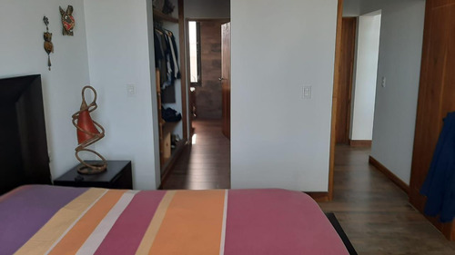 Venta Casa Diseño, Barrio Laderas, Chacras De Coria