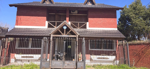 2 Casas Quincho Y Pileta En Barrio El Trebol