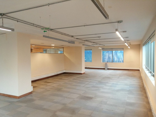 Arriendo Oficina Habilitada De 255,36 M2, Metro Pedro De Val