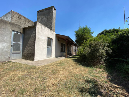 Casa En Venta En Lobos