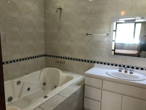 Imagen 13 de 21 de En Venta Apartamento En La Castellana .2do Piso Con Balcon