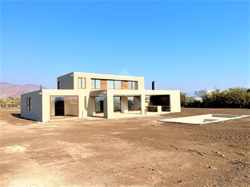 Casa En Venta De 5 Dorm. En Piedra Roja, Colina