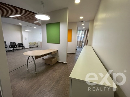 Local Comercial En Av. Las Condes.
