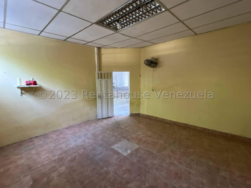 Galpón Comercial En Venta En Centro Barquisimeto Lara. Código 24-6659 Excelente Oportunidad Al Mejor Precio Negociable!!!. Comunicate Conmigo! Gracias. Pregunta Sin Compromiso Kv #