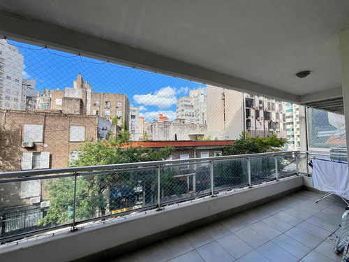 Venta - Departamento De Tres Dormitorios Con Balcón Y Cochera En Centro Río, Rosario
