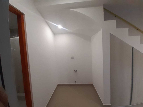 Imagen 10 de 14 de Moderno Complejo De Duplex A La Venta, De Gran Calidad