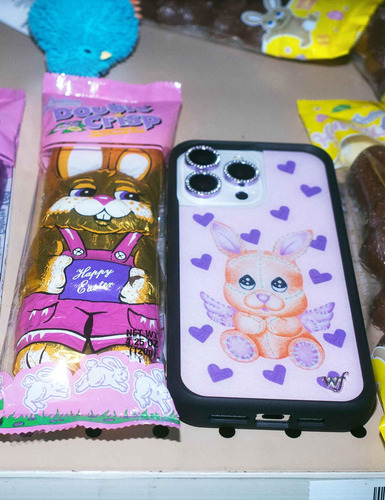 Funda De Teléfono Wildflower Love Stitched Para iPhone 15 Pl