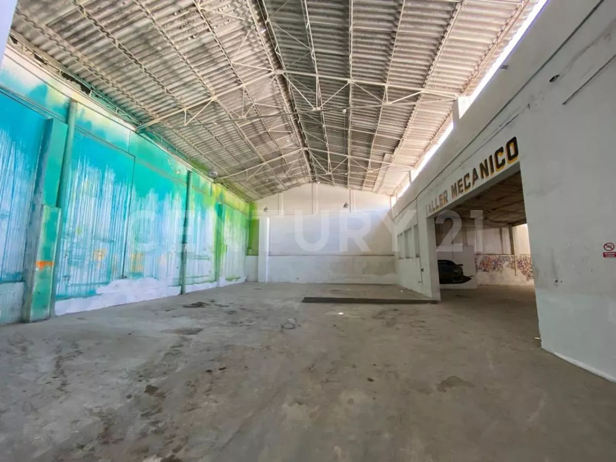 Nave Industrial Con Local Comercial Venta Zona Centro De La Ciudad De Puebla.