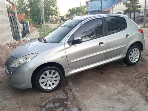 Peugeot 207 1.4 Sedan Xr 2011