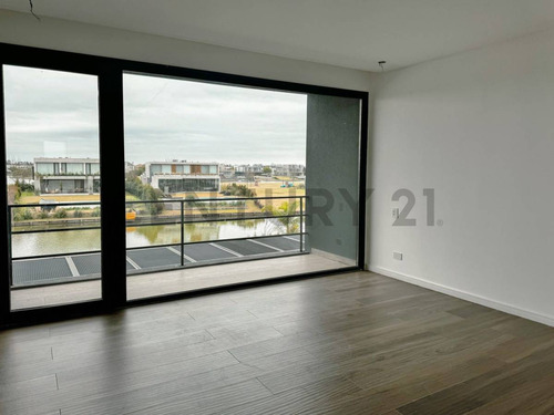 Casa Al Agua En Virazón Nordelta Con 4 Suites Y Tercera Planta.