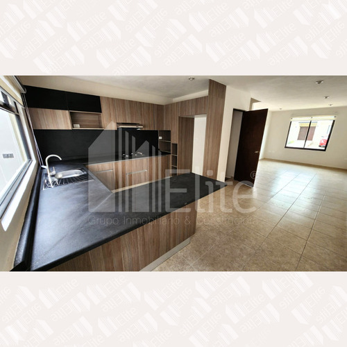 Casa Con Roof Garden En Venta En Misión Montejo Queretaro