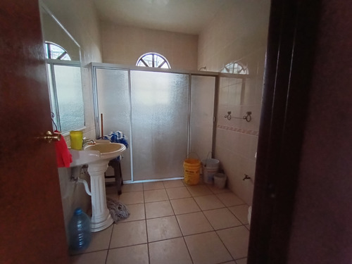 En Venta Terreno De 10,320.51 M2 Con Casa E Instalaciones Al Pie Del Cerro Del Picacho