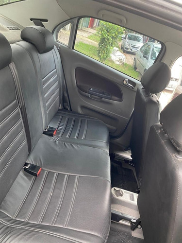 Volkswagen Voyage 1.6 Highline 101cv
