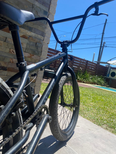 Bicicleta  Gt Bmx Negra Con Frenos Y Cadena Nuevos. 