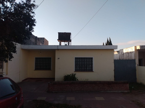 Imagen 2 de 7 de Amplio Patio!- Casa 2 Dorm. B° San Nicolas-
