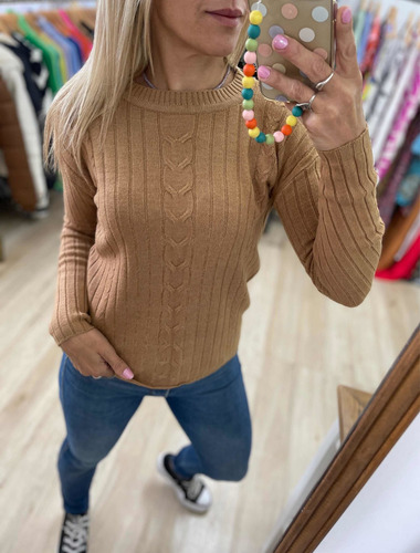 Imagen 2 de 10 de Sweater Bremer Al Cuerpo Colores The Big Shop