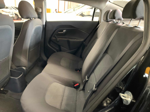 Imagen 6 de 13 de Kia Rio 1.6 Lx Sedan Std 6 Vel Ac 2017