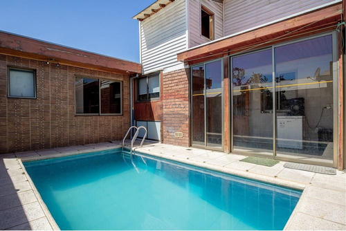 Amplia Casa Rebajada Con Piscina