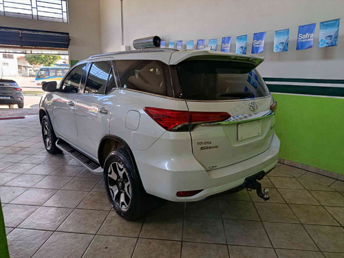 Toyota Hilux SW4 2.8 SRX DIAMOND 4X4 7 LUGARES 16V TURBO INTERCOOLER DIESEL 4P AUTOMÁTICO