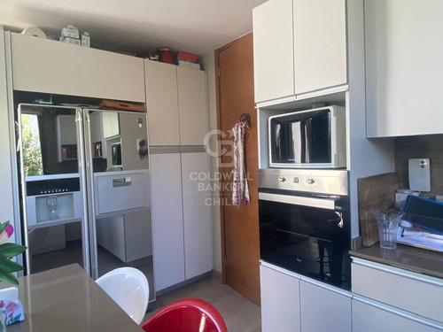 Cálida Casa Con Vista Panorámica En Condominio Seguro