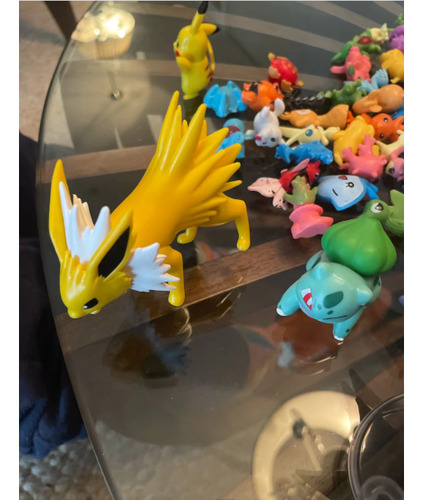 Conj. Pokemon Brinquedo Charizard Pikachu Charmander Bubasau