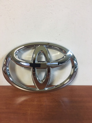 Emblema De Parrilla Toyata Fortuner