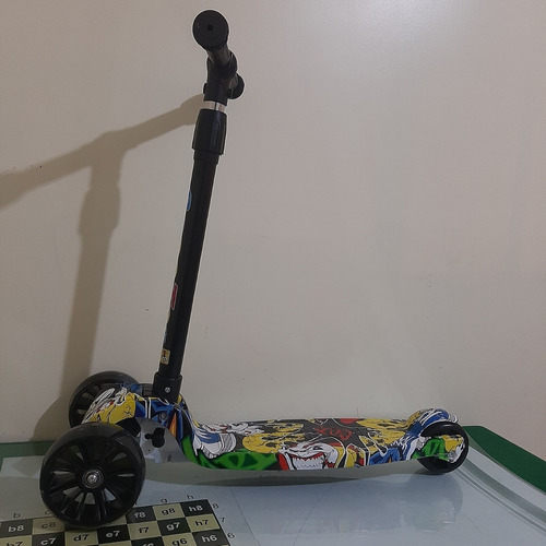 Imagen 4 de 7 de Scooter 3 Ruedas Para Niños, Patinete Con Luz Led