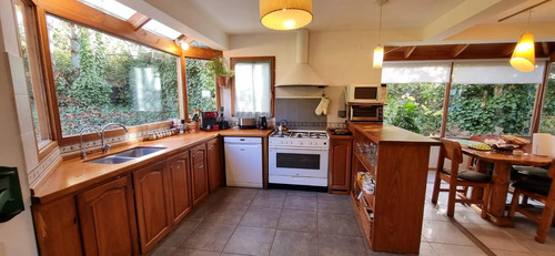 Casa En Venta - 4 Dormitorios 2 Baños - Cochera - 1.008mts2 - San Carlos De Bariloche