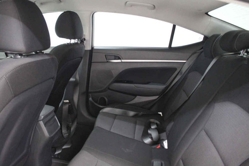 Imagen 11 de 15 de Hyundai Elantra 2017 4 Cilindros
