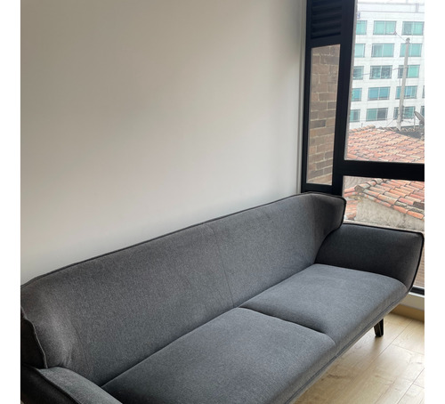 Sofa 3 Puestos Gris Tugo 2 Años De Uso Desde La Compra.