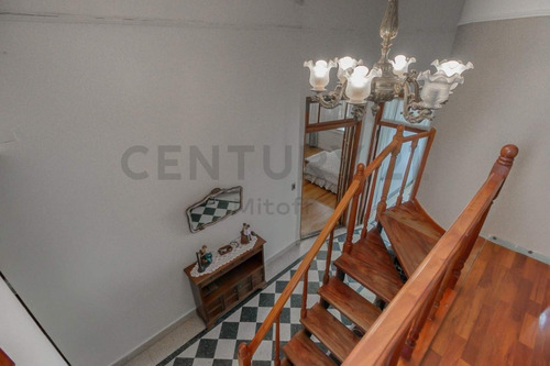 Casa En Venta De 3 Dormitorios Con Patio Y Cochera